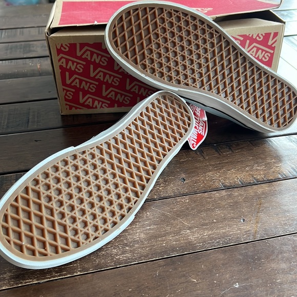Vans light blue size 7.5 NWT small stain not noticeable. - Picture 4 of 5